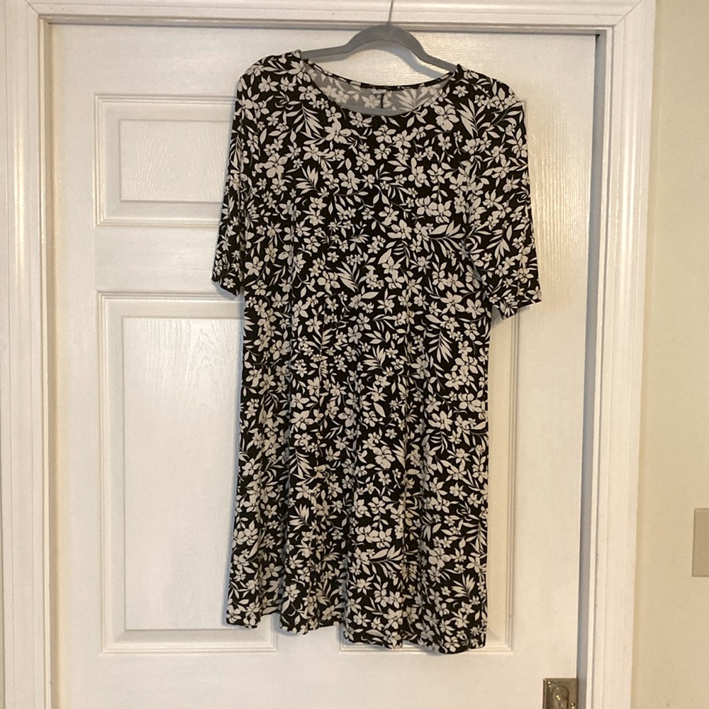 Casual black and white dress